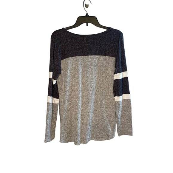 Maurices Colorblock Twisted Hem Tee T-shirt Womens Medium Soft Grey Black White - Picture 2 of 9